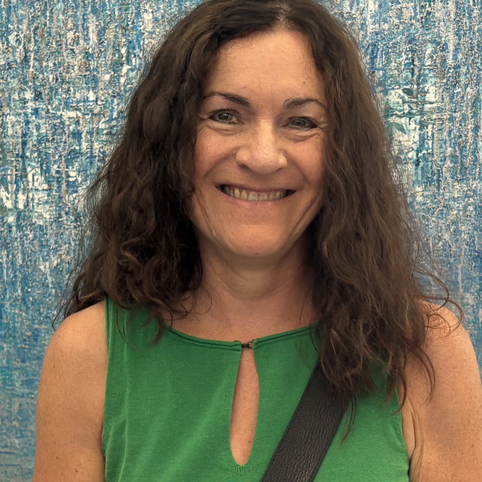 Monka Hartl - Den Musen reicht es, Sie fotografieren selber und stellen sich vor...