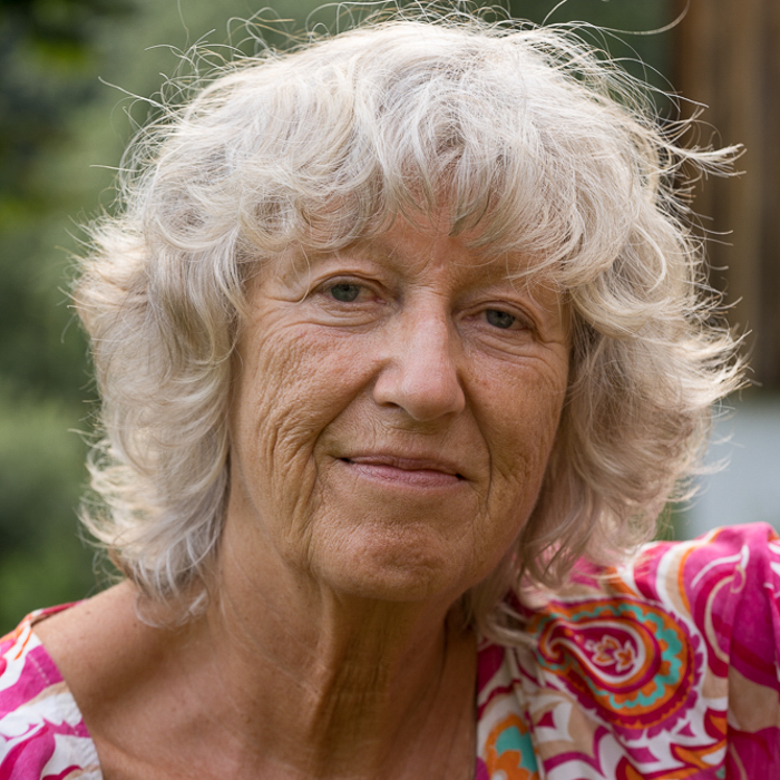 Maria Stachel - Den Musen reicht es, Sie fotografieren selber und stellen sich vor...